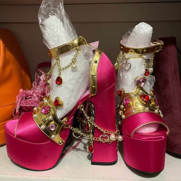 crowned charmer platform heels